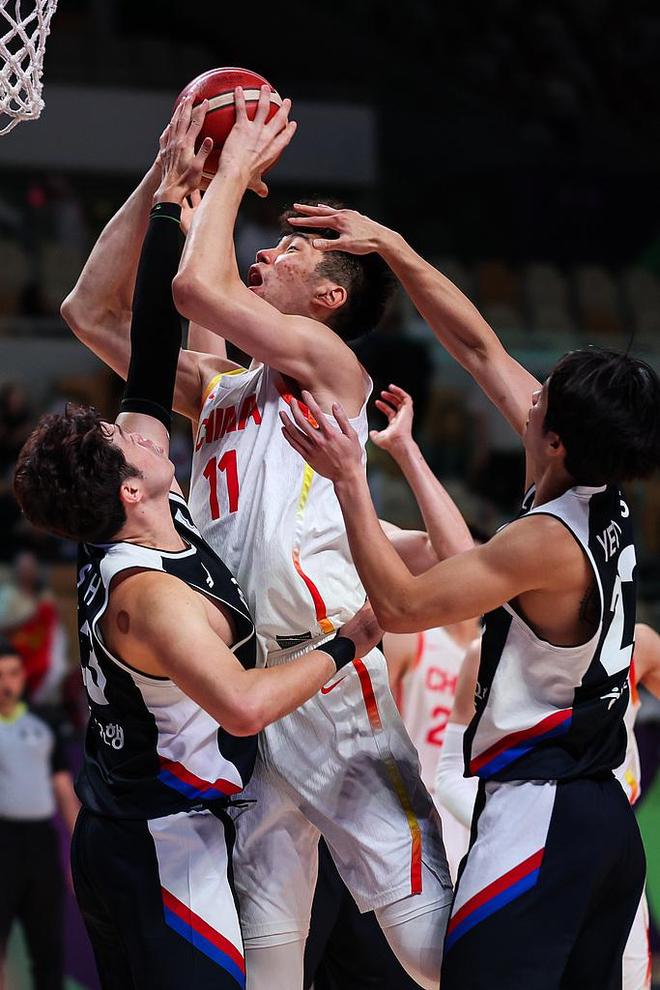 国三分成功复仇中国男篮闯入亚洲杯四强AG真人国际游戏79比71！掐灭韩(图1)