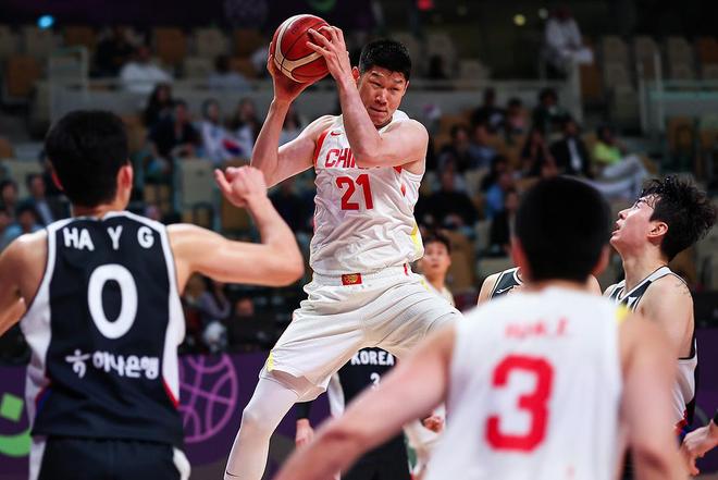 国三分成功复仇中国男篮闯入亚洲杯四强AG真人国际游戏79比71！掐灭韩(图4)