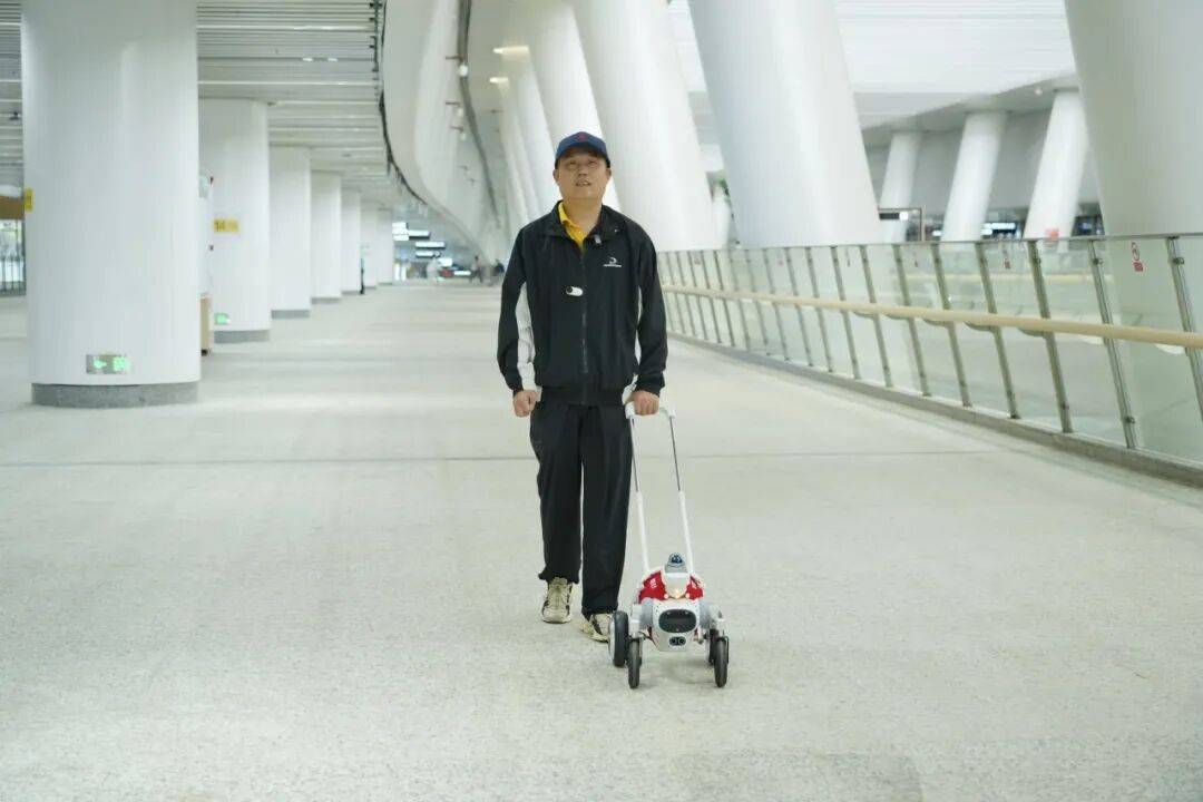 P智能导盲犬深圳上岗AG真人百家家乐AP(图5) P智能导盲犬深圳上岗AG真人百家家乐AP(图5)